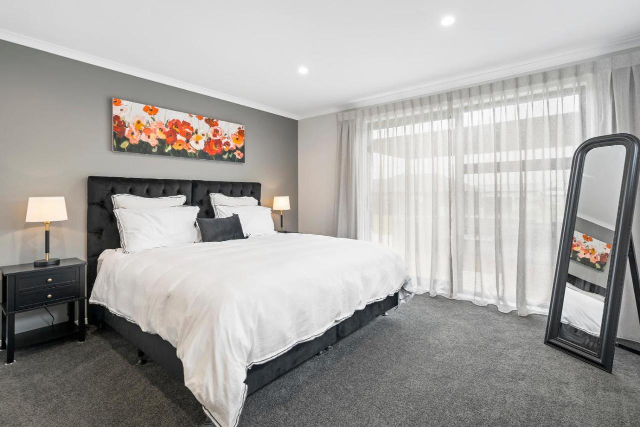 Pride Of Pinot - Martinborough Holiday Home Екстер'єр фото